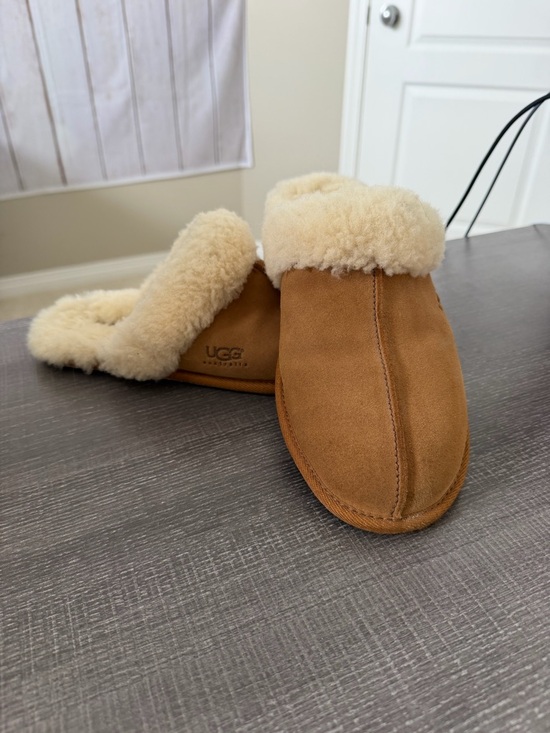 UGG Shoes - UGG Women's Scuffette II Shearling Slipper in Chestnut Size 9